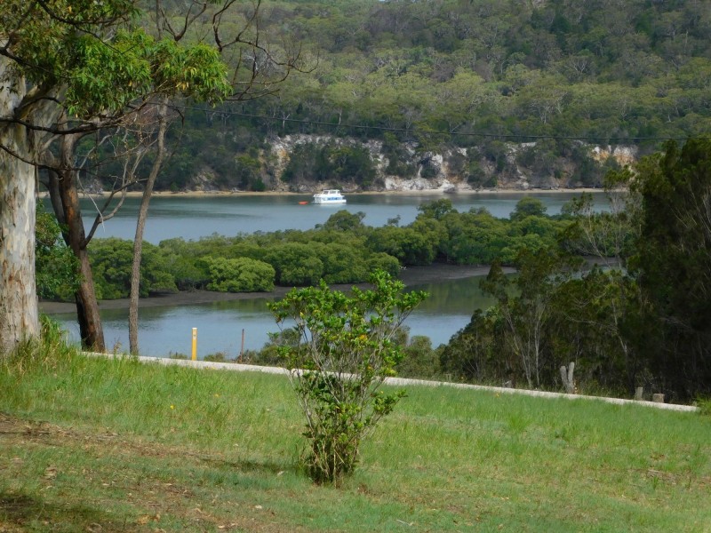 8 Flinders Street, Russell Island QLD 4184