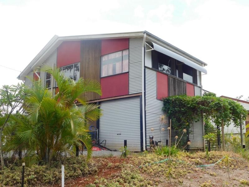 27 Banksia Street St, Russell Island QLD 4184