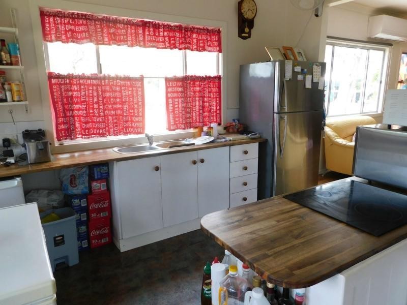 27 Banksia Street St, Russell Island QLD 4184