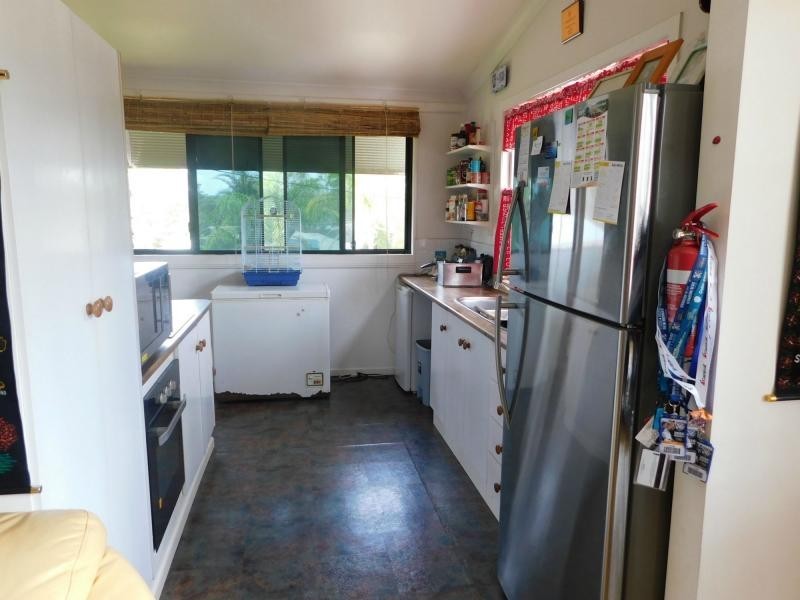 27 Banksia Street St, Russell Island QLD 4184