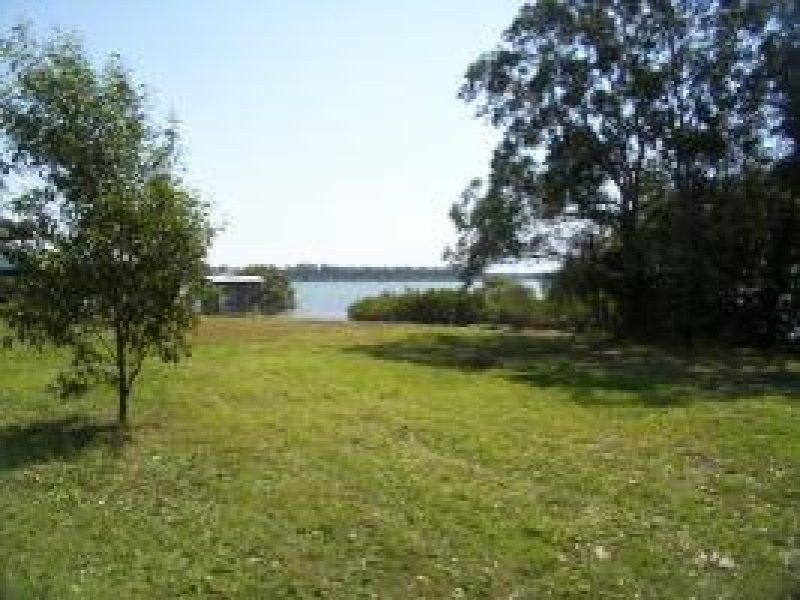 5 Thompson Esplanade, Canaipa Point, Russell Island QLD 4184