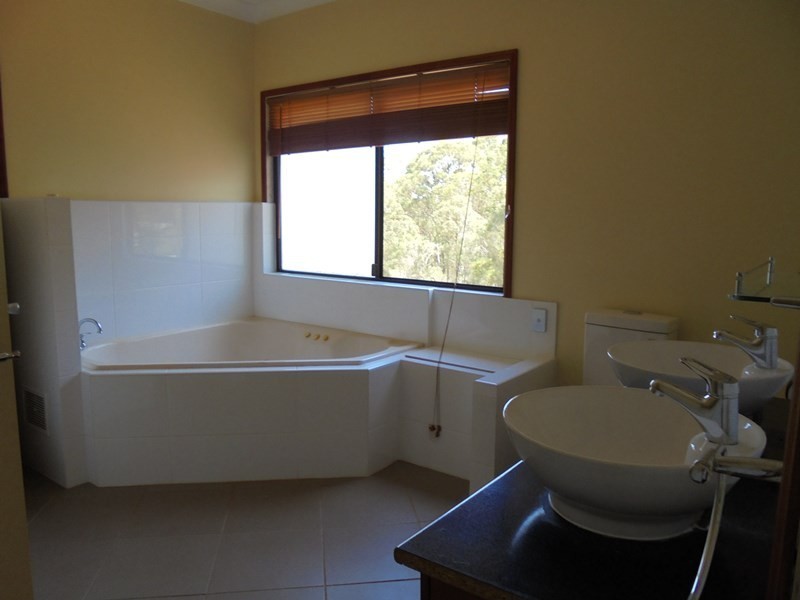 12 Harvey St, Russell Island QLD 4184