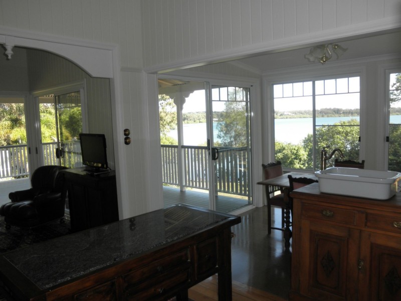 12 Thompson Esplanade, Russell Island QLD 4184