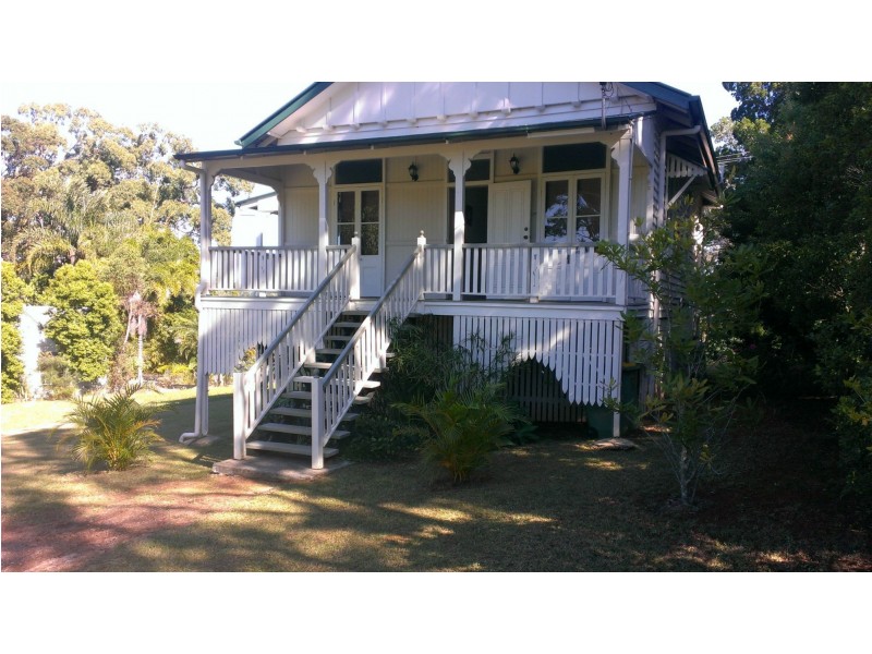 12 Thompson Esplanade, Russell Island QLD 4184