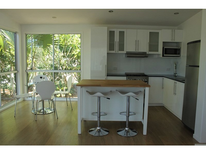 1 Pia St, Russell Island QLD 4184