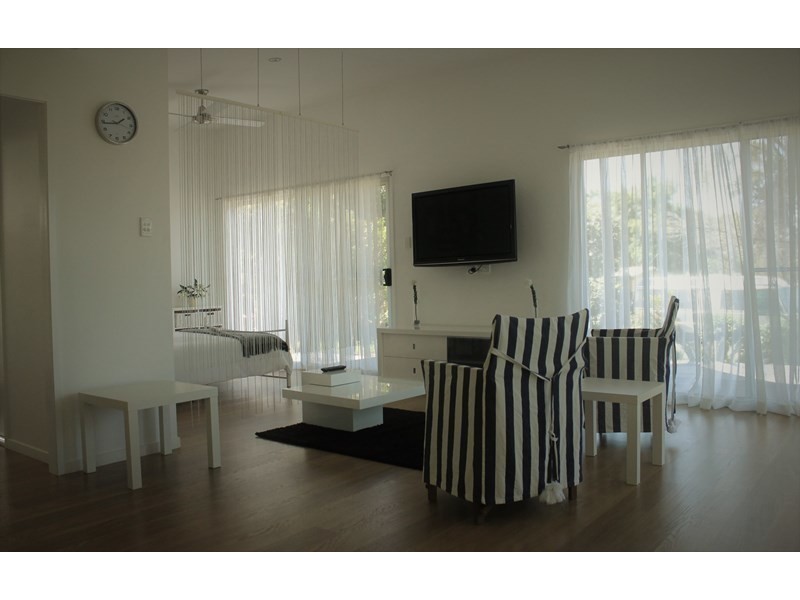1 Pia St, Russell Island QLD 4184