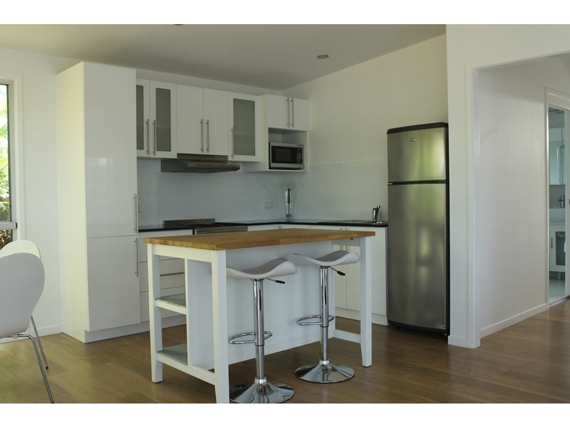 1 Pia St, Russell Island QLD 4184