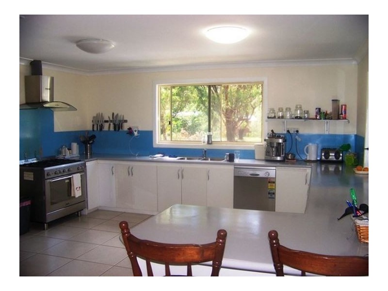 5 Penn St, Russell Island QLD 4184