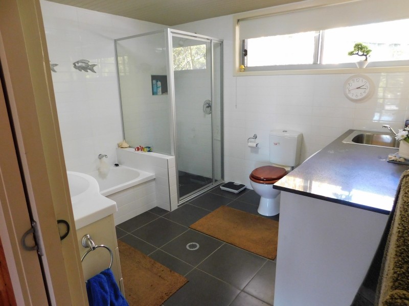 6 Panorama Ave, Russell Island QLD 4184