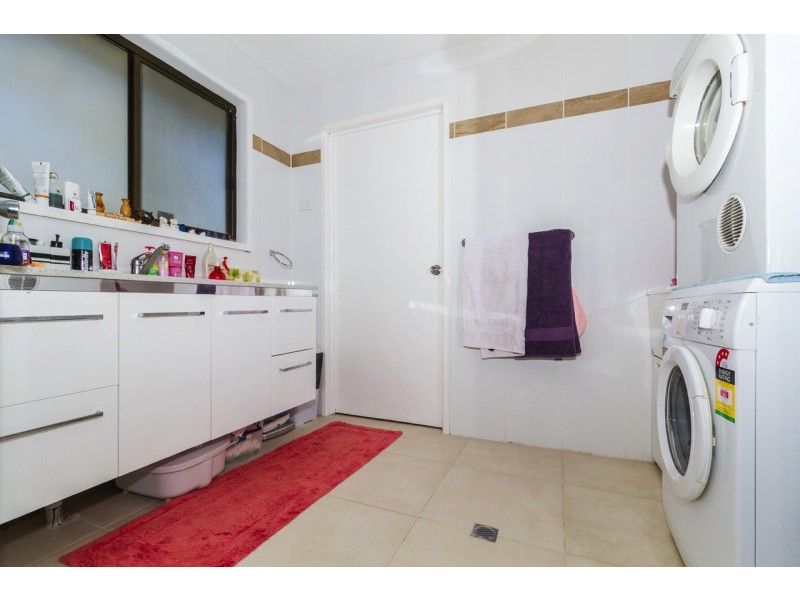 3 Alofi St, Russell Island QLD 4184