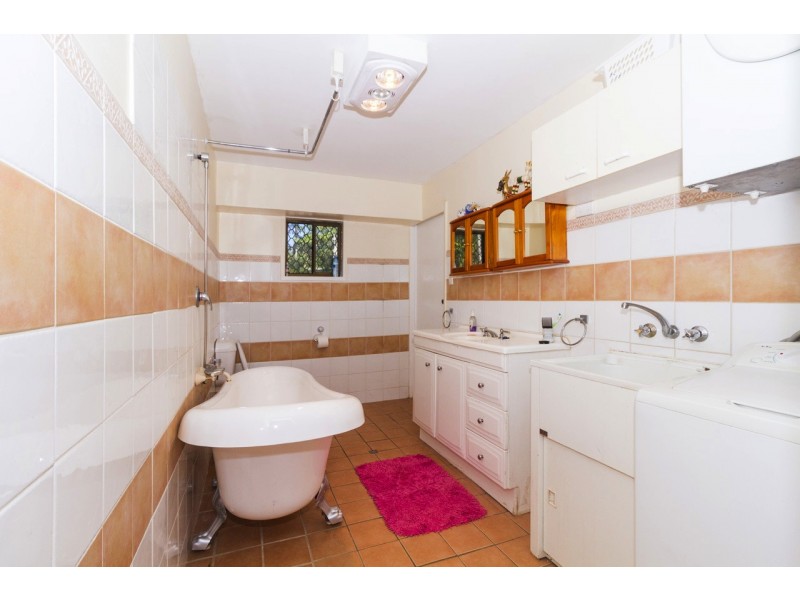 3 Alofi St, Russell Island QLD 4184