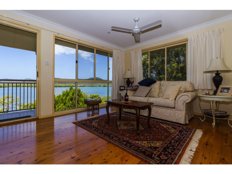 14 Oasis Drive, Russell Island QLD 4184