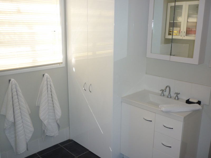 12 Yacht St, Russell Island QLD 4184