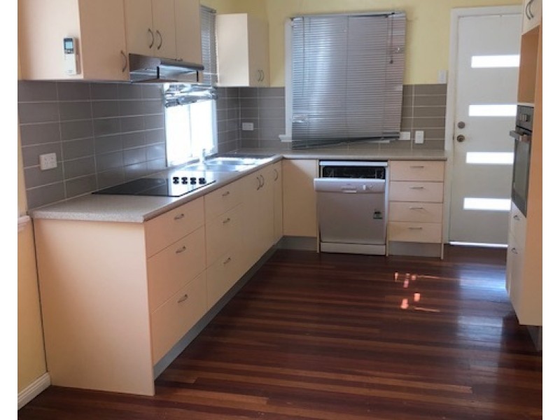 17 Sarmar St, Russell Island QLD 4184