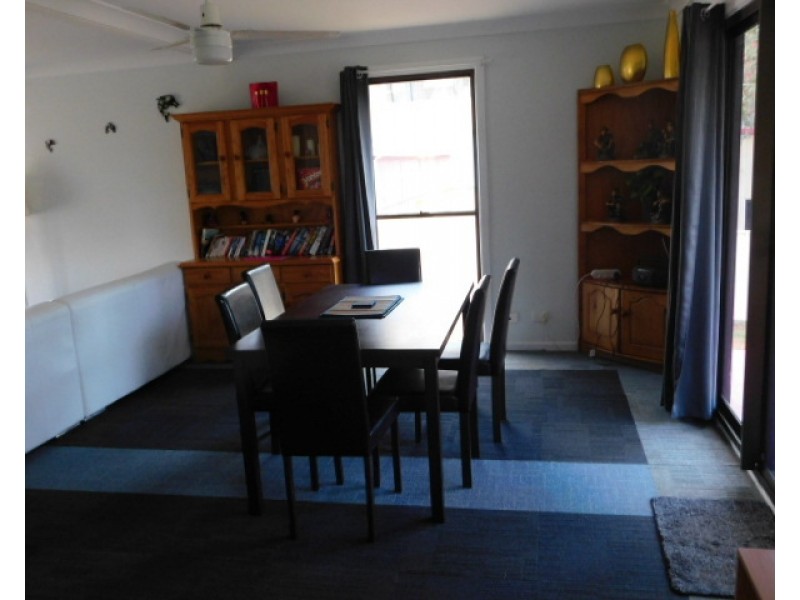 4 Crescent Dr, Russell Island QLD 4184