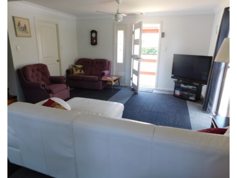 4 Crescent Dr, Russell Island QLD 4184