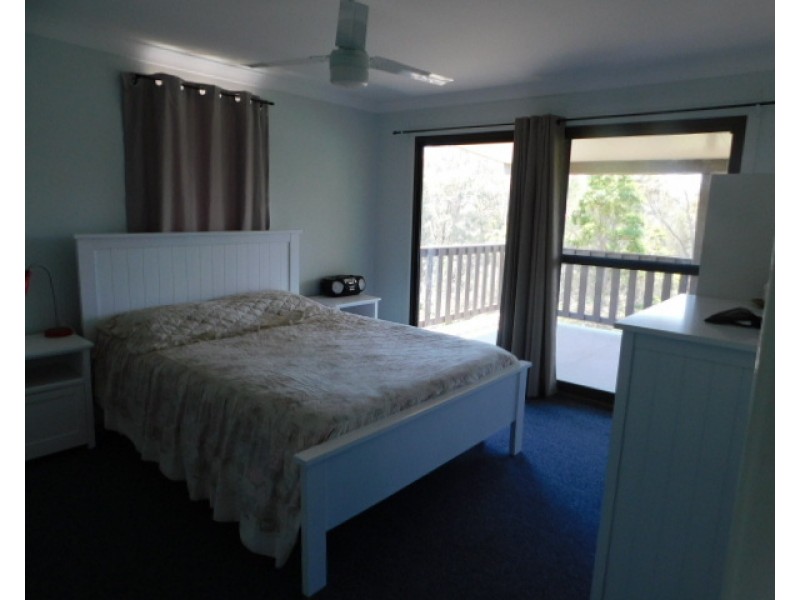 4 Crescent Dr, Russell Island QLD 4184