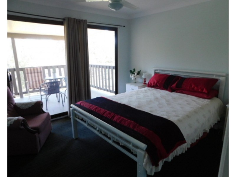 4 Crescent Dr, Russell Island QLD 4184