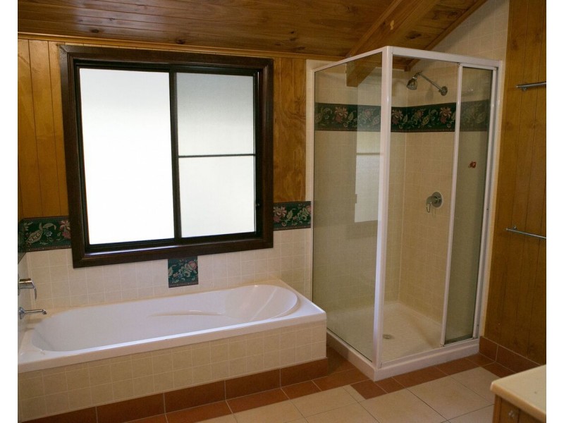 36 Treasure Island Ave, Karragarra Island QLD 4184