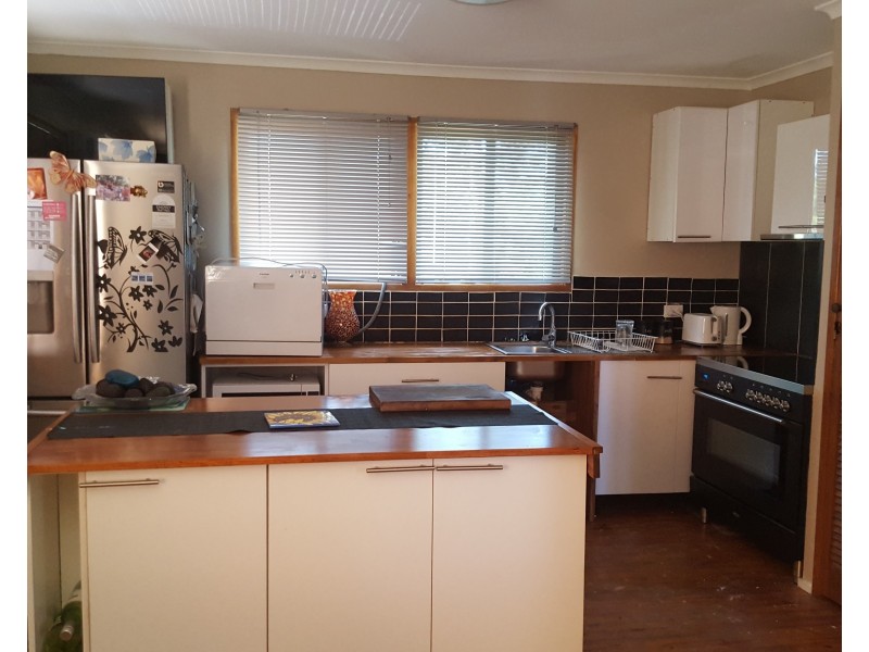 19 Pookanah St, Russell Island QLD 4184