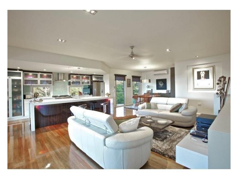 8 Alice St, Russell Island QLD 4184