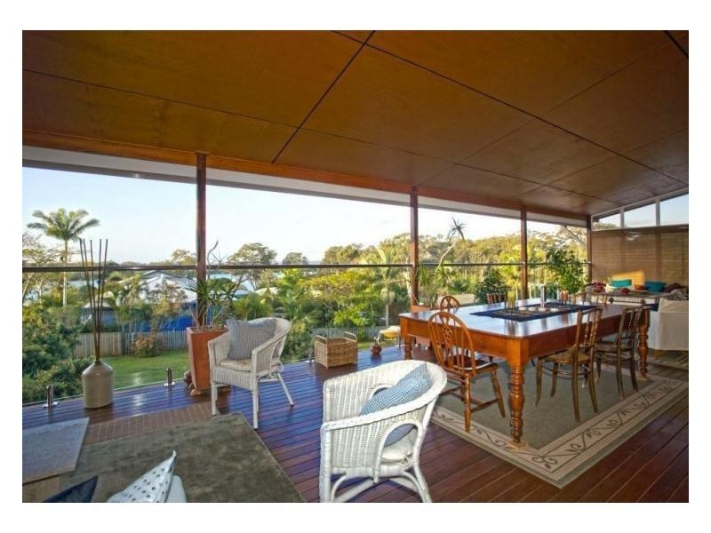 8 Alice St, Russell Island QLD 4184