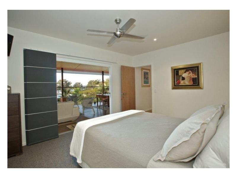8 Alice St, Russell Island QLD 4184