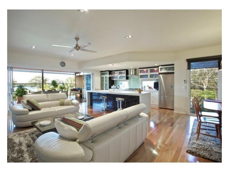 8 Alice St, Russell Island QLD 4184
