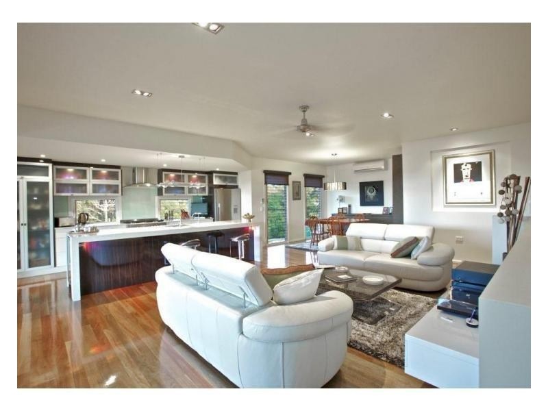8 Alice St, Russell Island QLD 4184