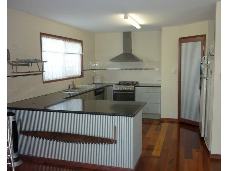 28 Kurrajong Rd, Russell Island QLD 4184