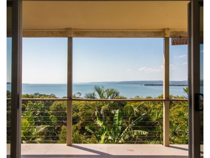 33 Bay Dr, Russell Island QLD 4184