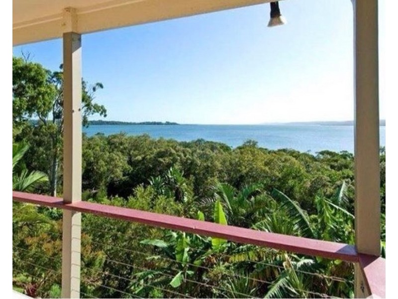 33 Bay Dr, Russell Island QLD 4184
