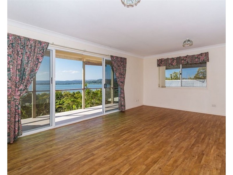 33 Bay Dr, Russell Island QLD 4184
