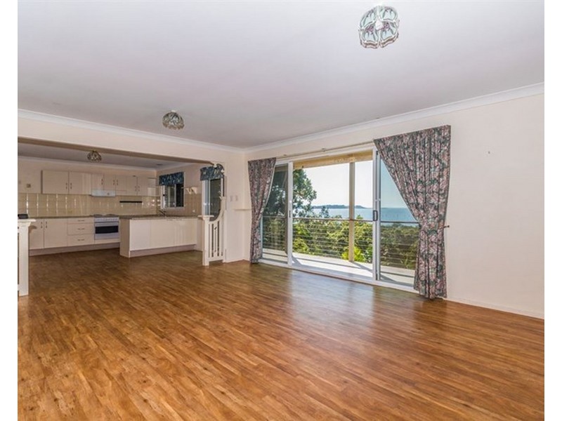 33 Bay Dr, Russell Island QLD 4184