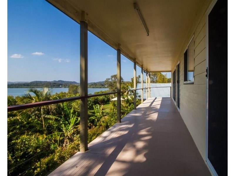 33 Bay Dr, Russell Island QLD 4184