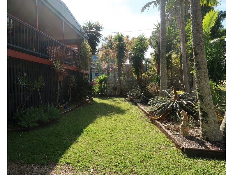 16 Noyes Pde, Karragarra Island QLD 4184