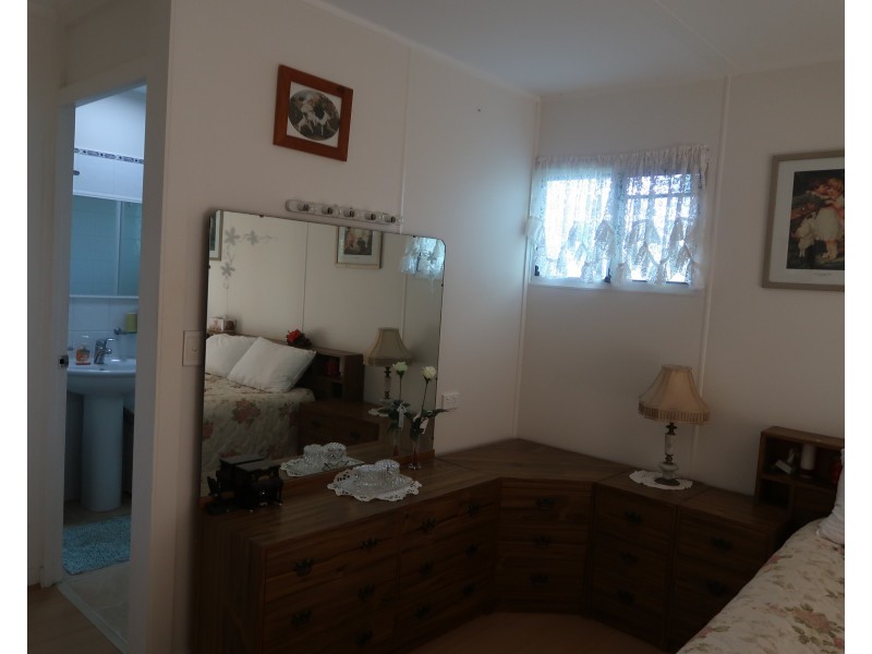 16 Noyes Pde, Karragarra Island QLD 4184