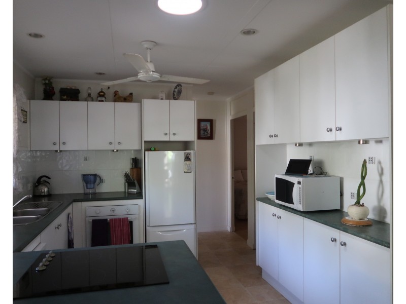 16 Noyes Pde, Karragarra Island QLD 4184