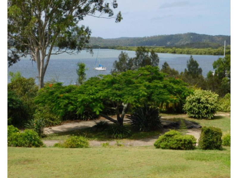 5 Jasper St, Russell Island QLD 4184