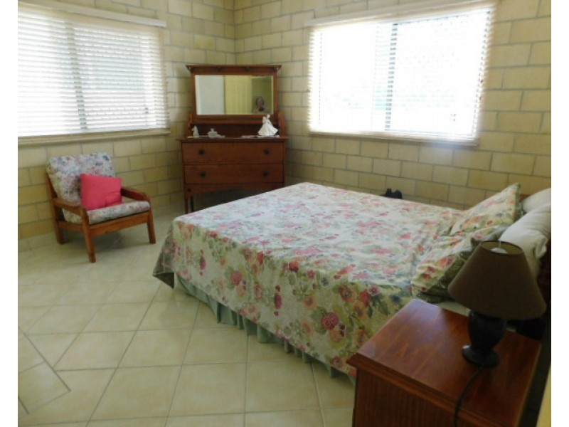 5 Jasper St, Russell Island QLD 4184