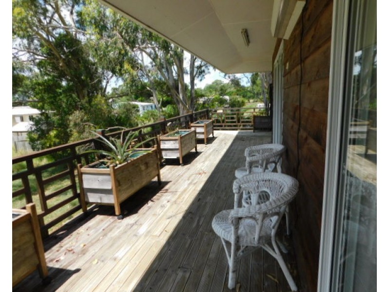 17 Hill St, Russell Island QLD 4184