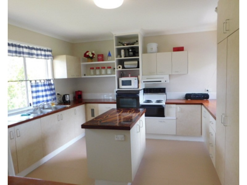 17 Hill St, Russell Island QLD 4184