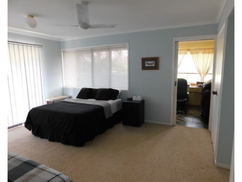 17 Hill St, Russell Island QLD 4184