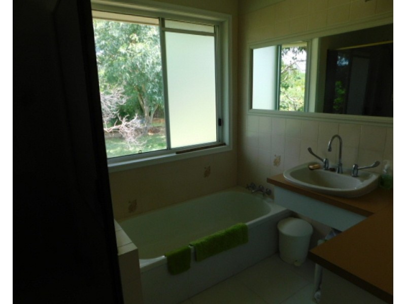 17 Hill St, Russell Island QLD 4184