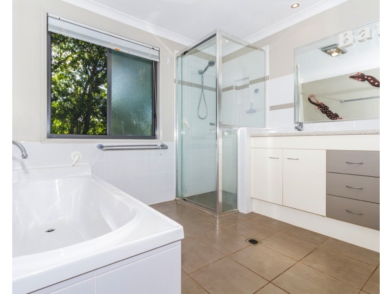 9 Kings Rd, Russell Island QLD 4184