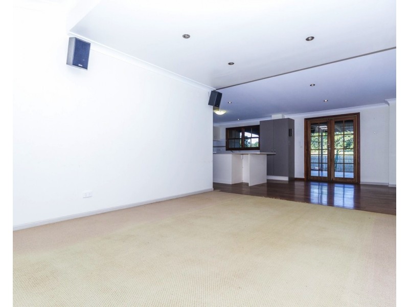 9 Kings Rd, Russell Island QLD 4184