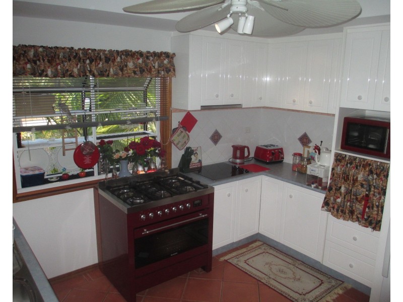 74 Crescent Dr, Russell Island QLD 4184