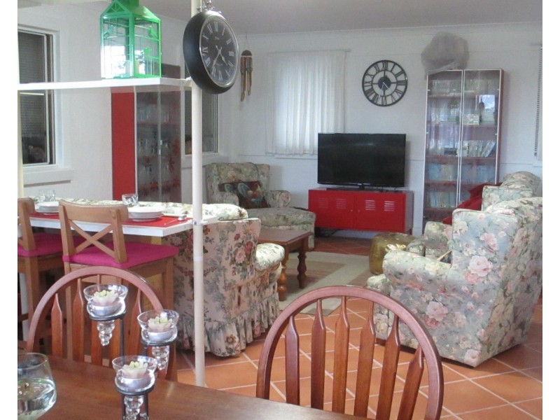 74 Crescent Dr, Russell Island QLD 4184