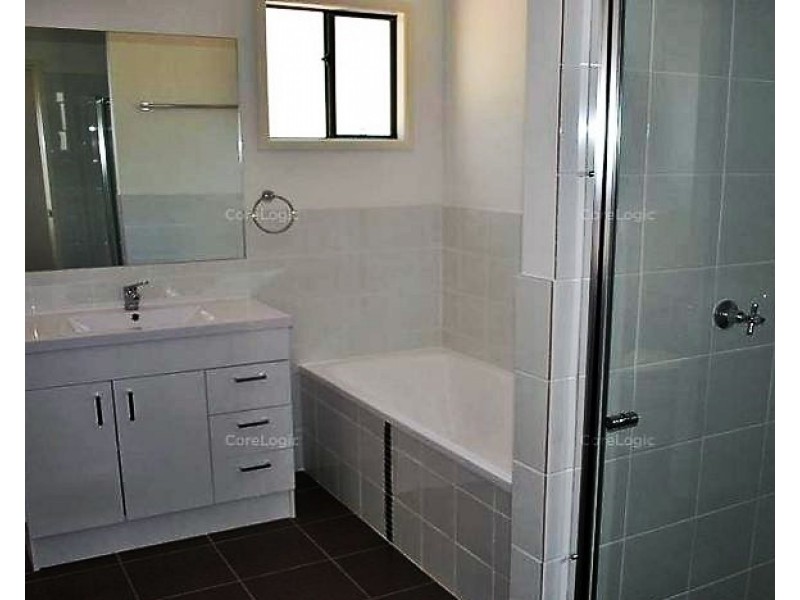 2 Crystal St, Russell Island QLD 4184