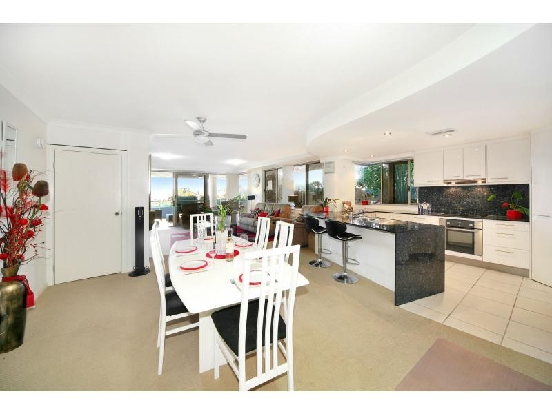 2/32 Saltair Street, Kings Beach QLD 4551